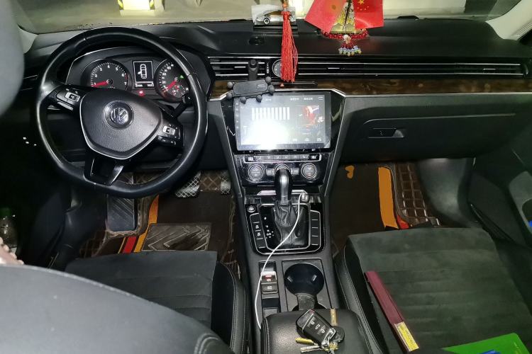 Used Volkswagen Magotan 2018 330TSI DSG Luxury Model Center Console