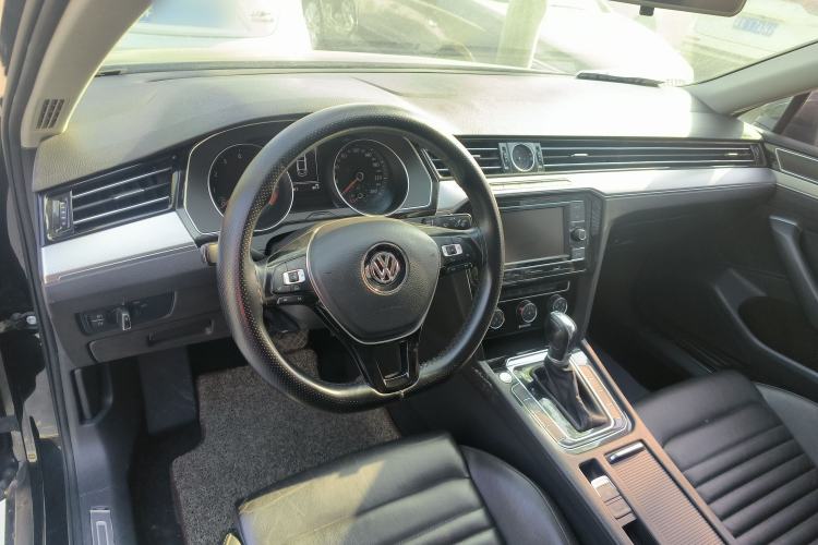 Used Volkswagen Magotan 2018 330TSI DSG Advanced Model Center Console