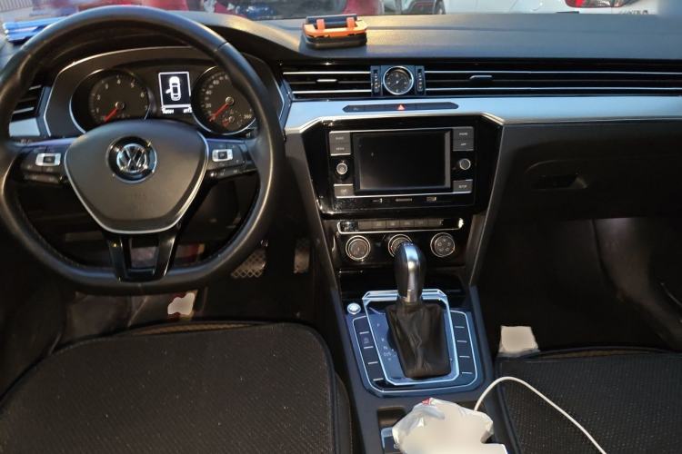 Used Volkswagen Magotan 2018 330TSI DSG Advanced Model Center Console