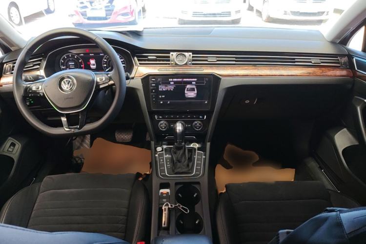 Used Volkswagen Magotan 2018 330TSI DSG Luxury Model Center Console