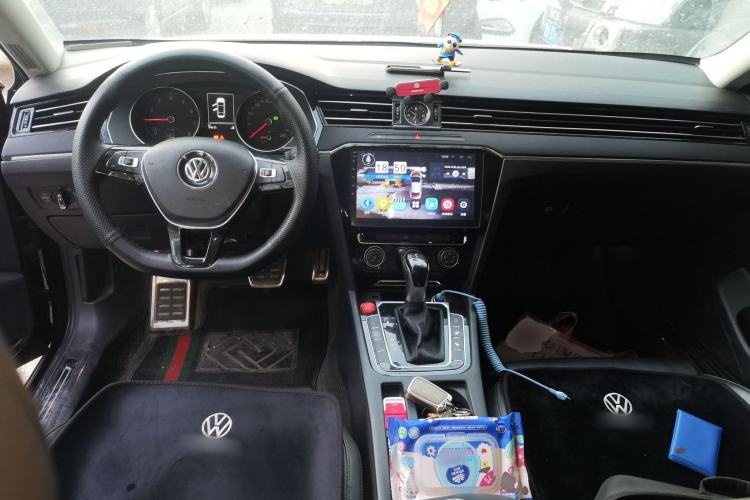 Used Volkswagen Magotan 2018 330TSI DSG Advanced Model Center Console