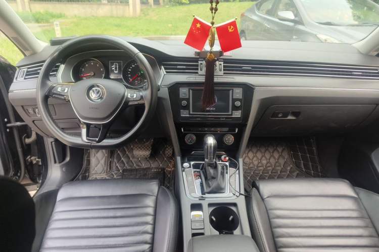 Used Volkswagen Magotan 2018 330TSI DSG Advanced Model Center Console