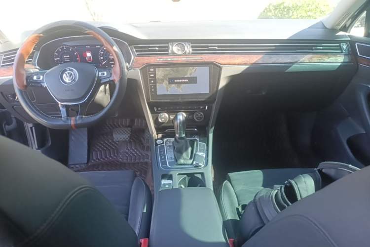Used Volkswagen Magotan 2018 330TSI DSG Luxury Model Center Console