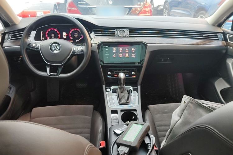 Used Volkswagen Magotan 2018 280TSI DSG Leading Model Center Console
