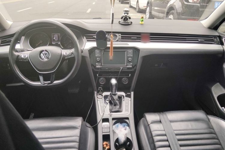 Used Volkswagen Magotan 2018 330TSI DSG Advanced Model Center Console
