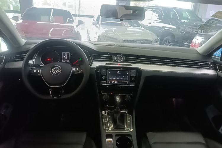 Used Volkswagen Magotan 2018 280TSI DSG Leading Model Center Console