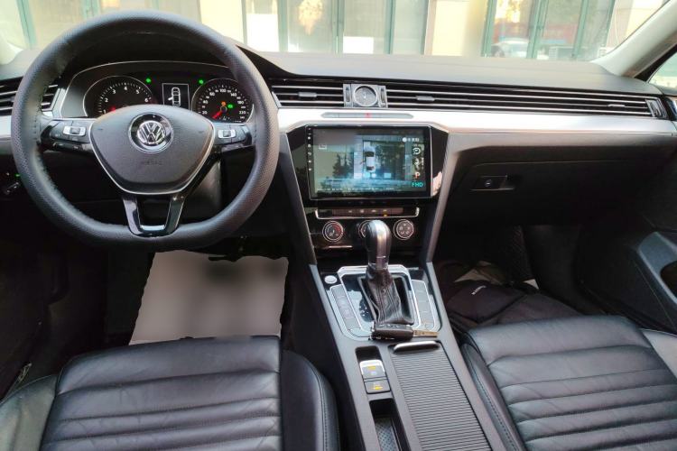 Used Volkswagen Magotan 2018 330TSI DSG Advanced Model Center Console