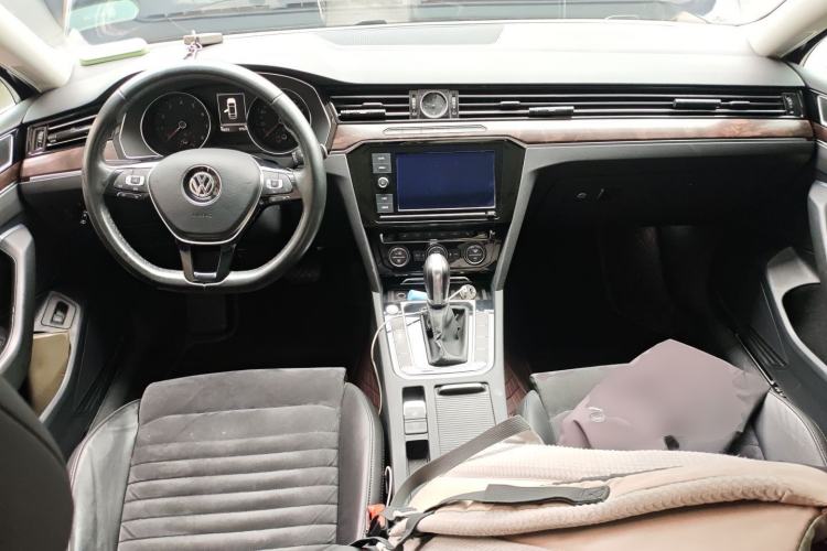Used Volkswagen Magotan 2018 330TSI DSG Luxury Model Center Console