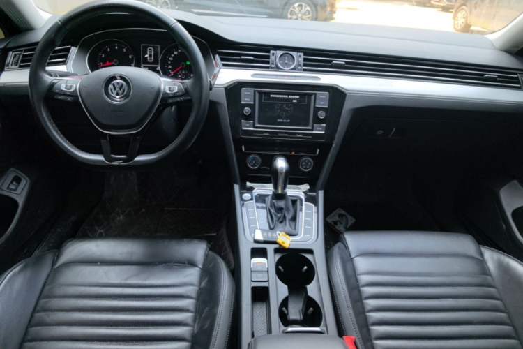 Used Volkswagen Magotan 2018 330TSI DSG Advanced Model Center Console