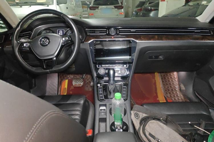 Used Volkswagen Magotan 2018 Facelift 330TSI DSG Luxury Model Center Console