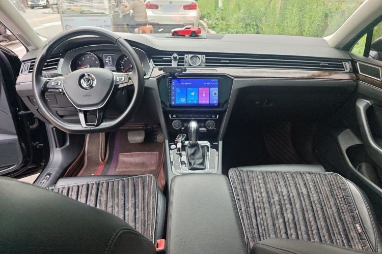 Used Volkswagen Magotan 2018 Facelift 330TSI DSG Luxury Model Center Console
