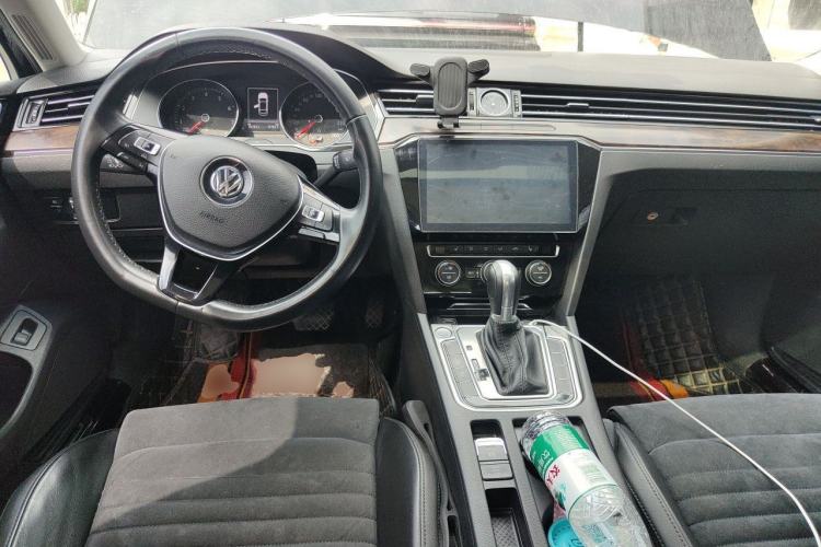 Used Volkswagen Magotan 2018 330TSI DSG Luxury Model Center Console