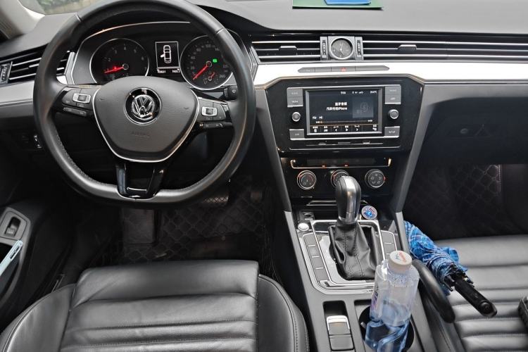 Used Volkswagen Magotan 2018 330TSI DSG Advanced Model Center Console