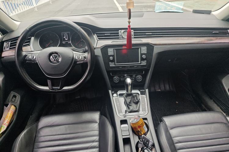 Used Volkswagen Magotan 2018 330TSI DSG Luxury Model Center Console
