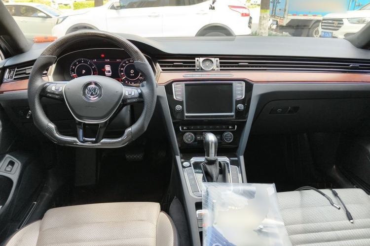 Used Volkswagen Magotan 2018 380TSI DSG Flagship Edition Center Console