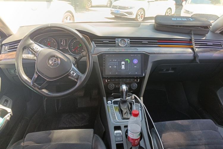 Used Volkswagen Magotan 2018 330TSI DSG Luxury Model Center Console