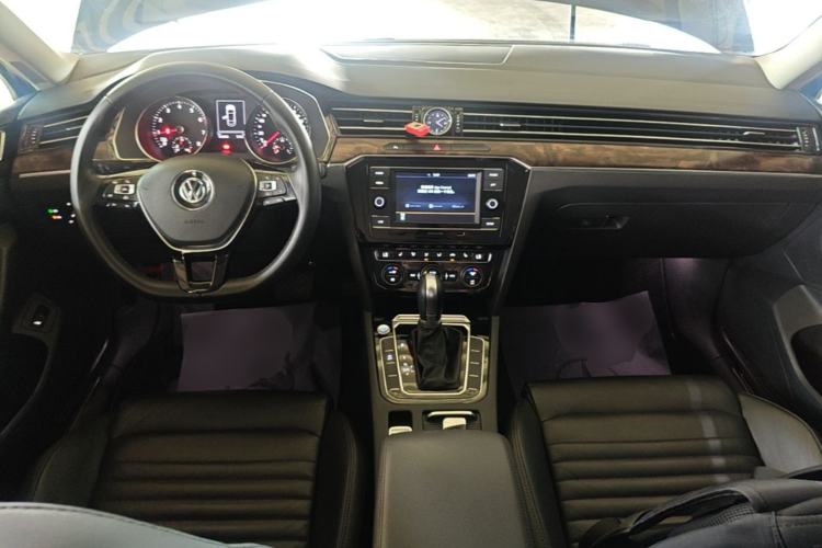 Used Volkswagen Magotan 2018 Facelift 330TSI DSG Luxury Model Center Console