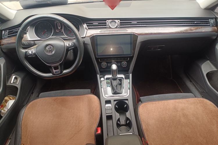Used Volkswagen Magotan 2018 330TSI DSG Luxury Model Center Console