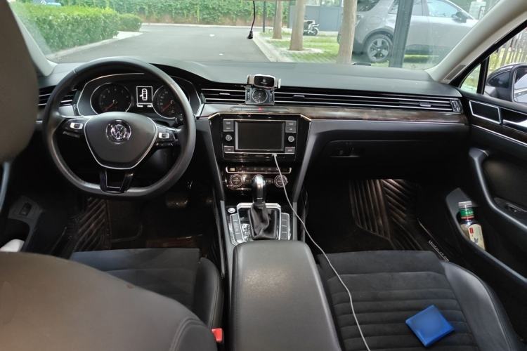 Used Volkswagen Magotan 2018 330TSI DSG Luxury Model Center Console