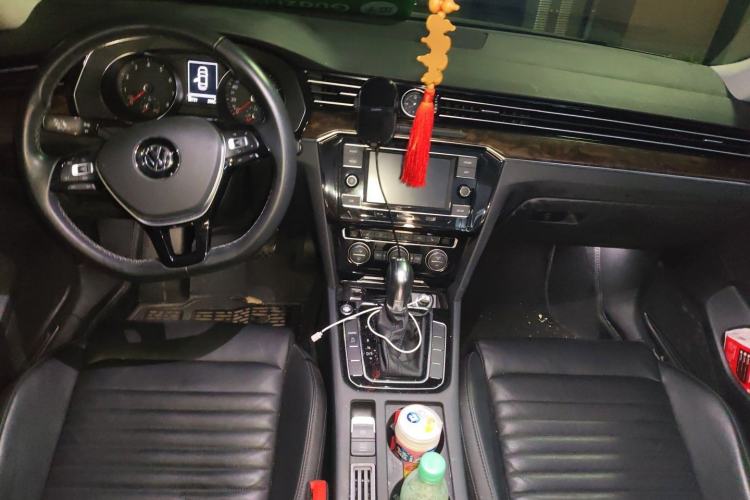 Used Volkswagen Magotan 2018 330TSI DSG Luxury Model Center Console