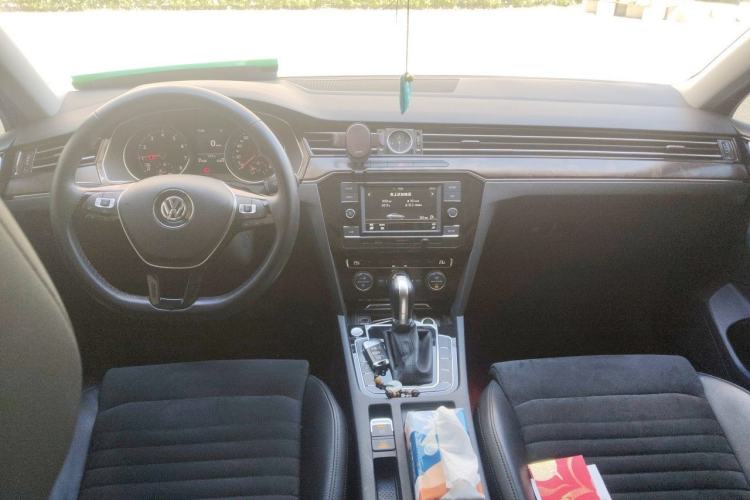 Used Volkswagen Magotan 2018 380TSI DSG Luxury Model Center Console