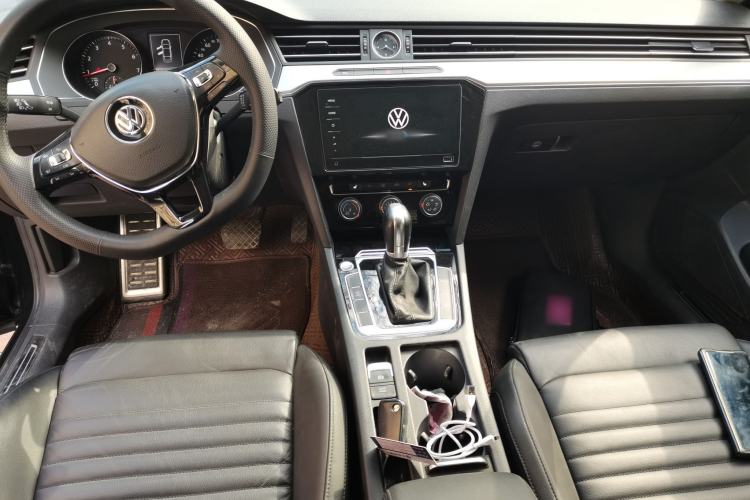Used Volkswagen Magotan 2018 280TSI DSG Comfort Model Center Console