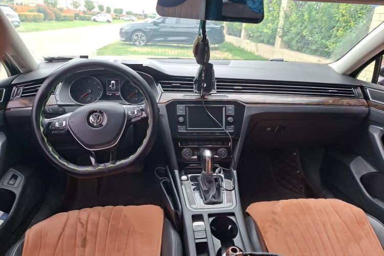 Used Volkswagen Magotan 2018 330TSI DSG Luxury Model Center Console
