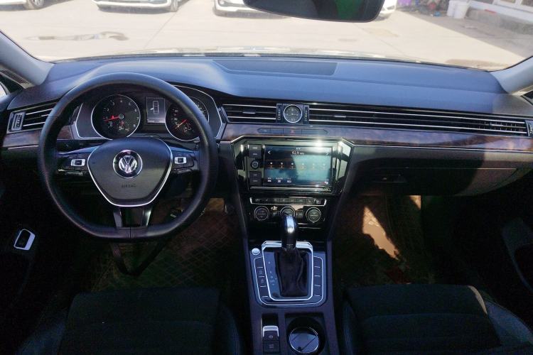 Used Volkswagen Magotan 2018 330TSI DSG Luxury Model Center Console