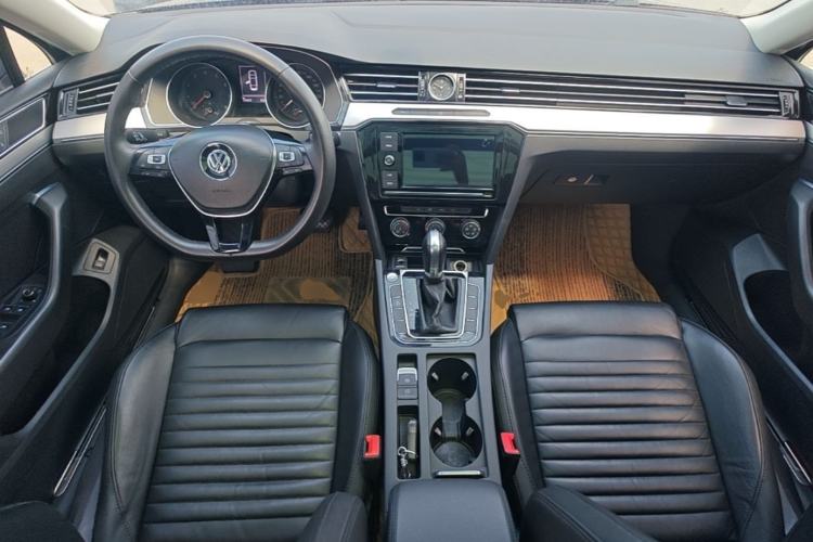Used Volkswagen Magotan 2018 330TSI DSG Advanced Model Center Console