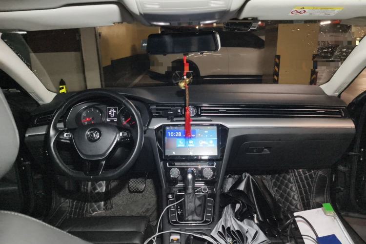 Used Volkswagen Magotan 2018 330TSI DSG Advanced Model Center Console