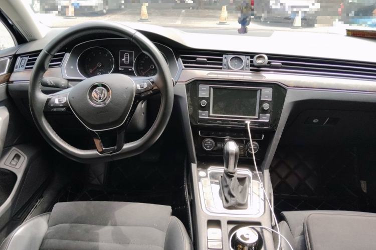 Used Volkswagen Magotan 2018 Facelift 330TSI DSG Luxury Model Center Console