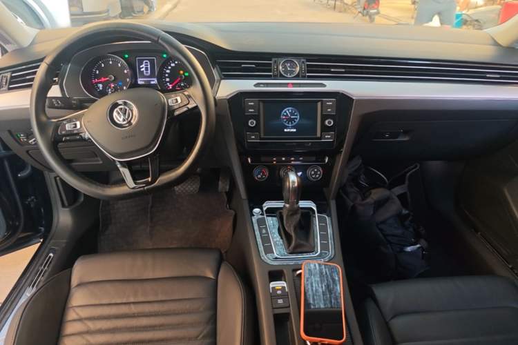 Used Volkswagen Magotan 2018 330TSI DSG Advanced Model Center Console