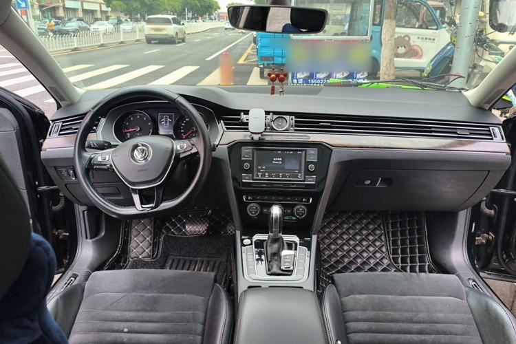 Used Volkswagen Magotan 2018 330TSI DSG Luxury Model Center Console