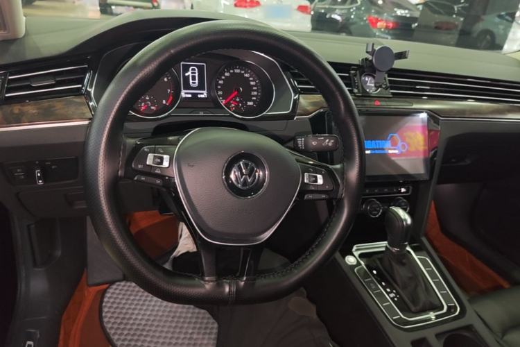 Used Volkswagen Magotan 2018 Facelift 330TSI DSG Luxury Model Center Console