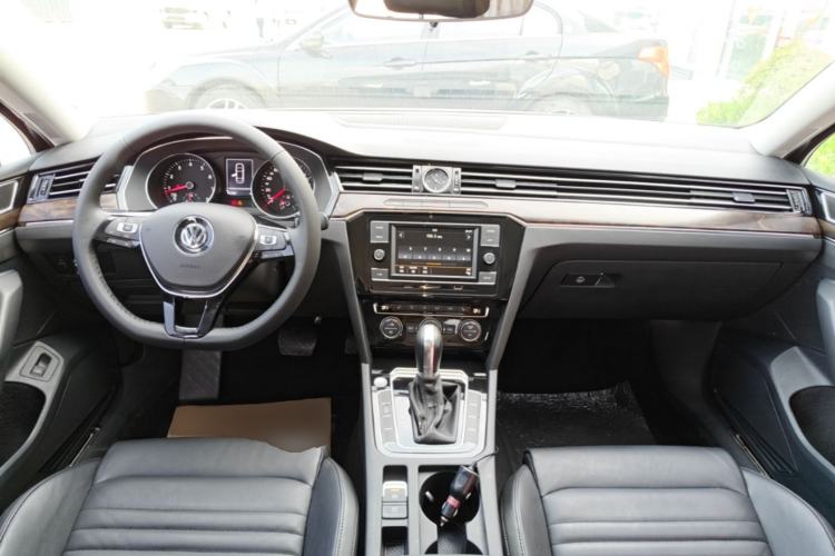 Used Volkswagen Magotan 2018 Facelift 330TSI DSG Luxury Model Center Console