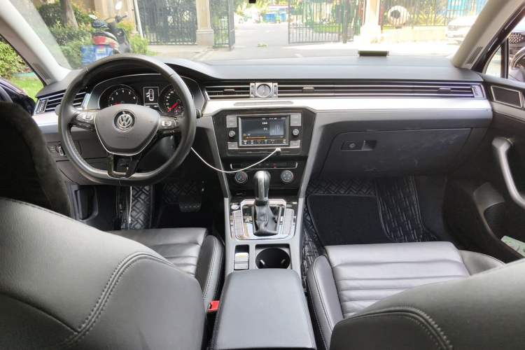Used Volkswagen Magotan 2018 330TSI DSG Advanced Model Center Console