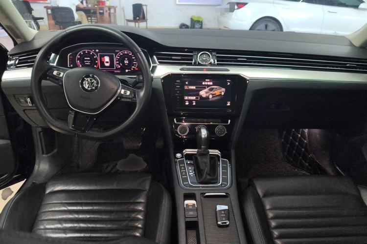 Used Volkswagen Magotan 2018 330TSI DSG Advanced Model Center Console