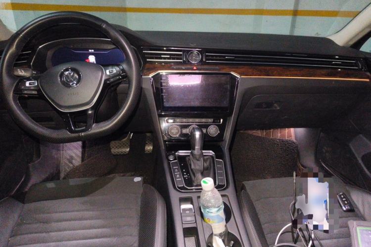 Used Volkswagen Magotan 2018 330TSI DSG Luxury Model Center Console