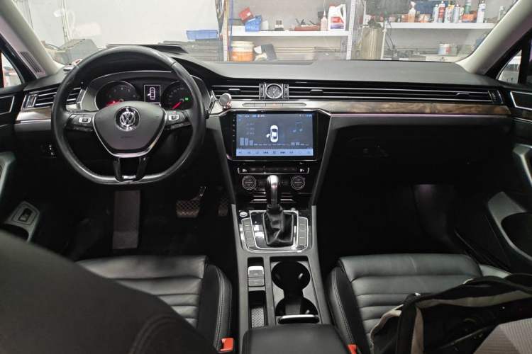 Used Volkswagen Magotan 2018 Facelift 330TSI DSG Luxury Model Center Console