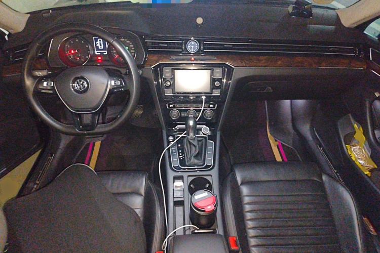 Used Volkswagen Magotan 2018 380TSI DSG Luxury Model Center Console