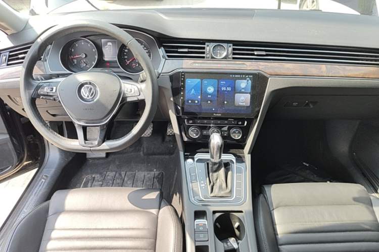 Used Volkswagen Magotan 2018 Facelift 330TSI DSG Luxury Model Center Console