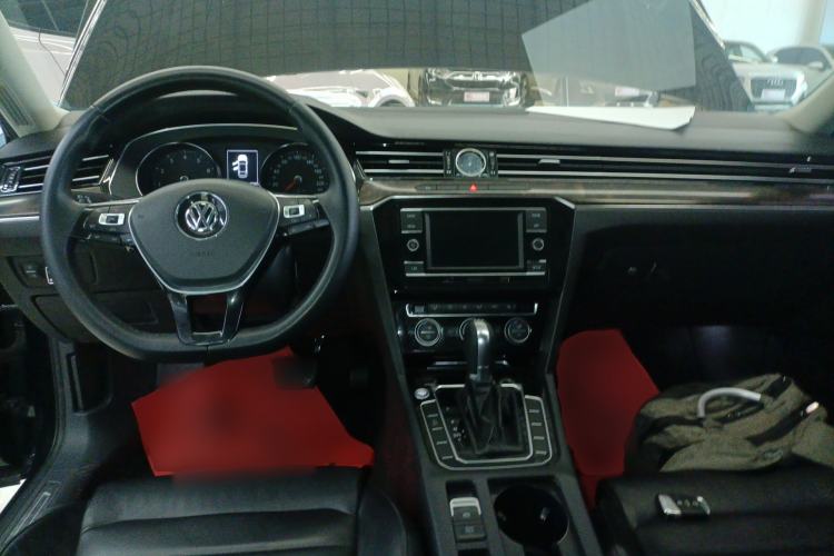 Used Volkswagen Magotan 2018 Facelift 330TSI DSG Luxury Model Center Console