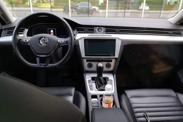 Used Volkswagen Magotan 2018 280TSI DSG Enjoyment Model Center Console