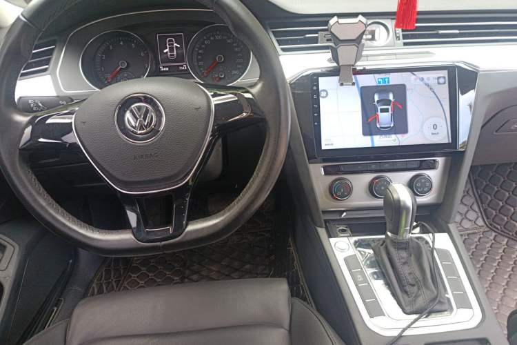Used Volkswagen Magotan 2018 280TSI DSG Enjoyment Model Center Console