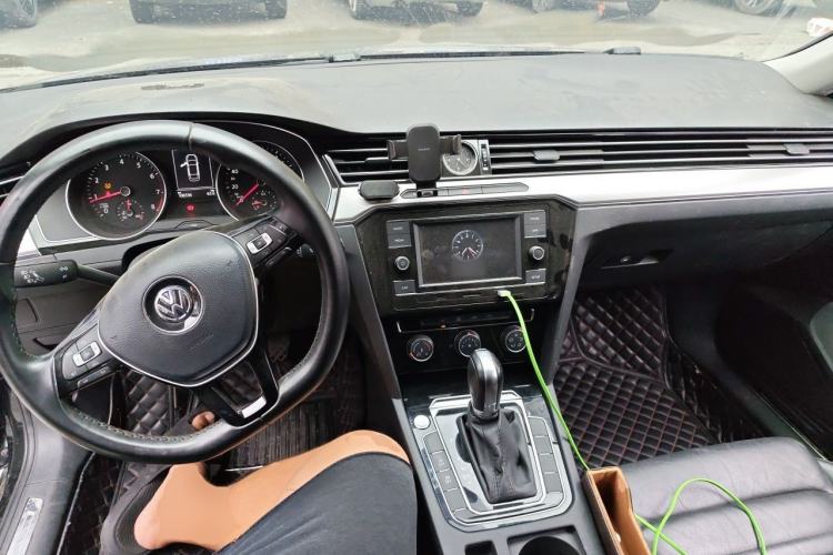 Used Volkswagen Magotan 2018 330TSI DSG Advanced Model Center Console