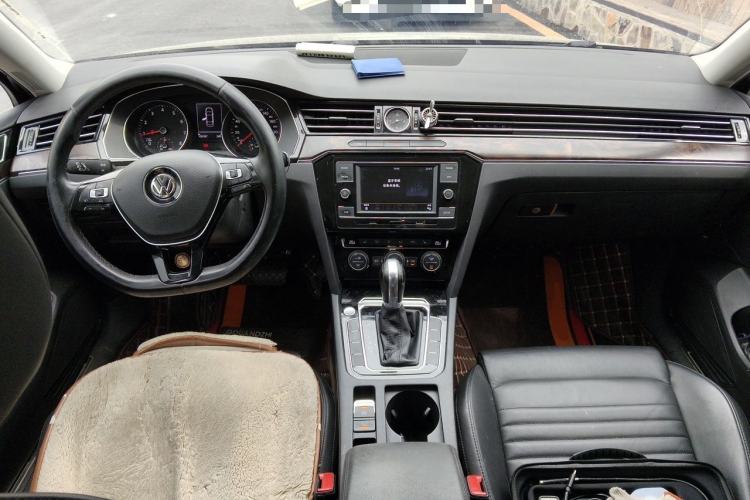 Used Volkswagen Magotan 2018 380TSI DSG Luxury Model Center Console