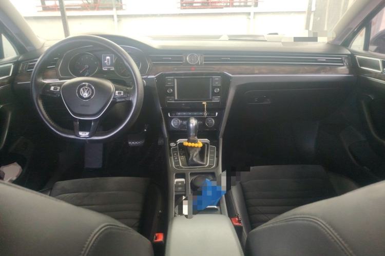 Used Volkswagen Magotan 2018 330TSI DSG Luxury Model Center Console