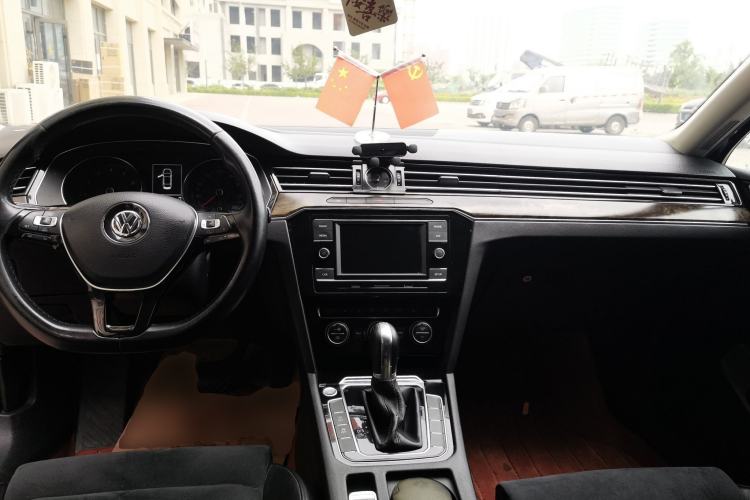Used Volkswagen Magotan 2018 330TSI DSG Luxury Model Center Console