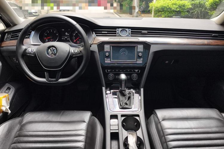 Used Volkswagen Magotan 2018 Facelift 330TSI DSG Luxury Model Center Console