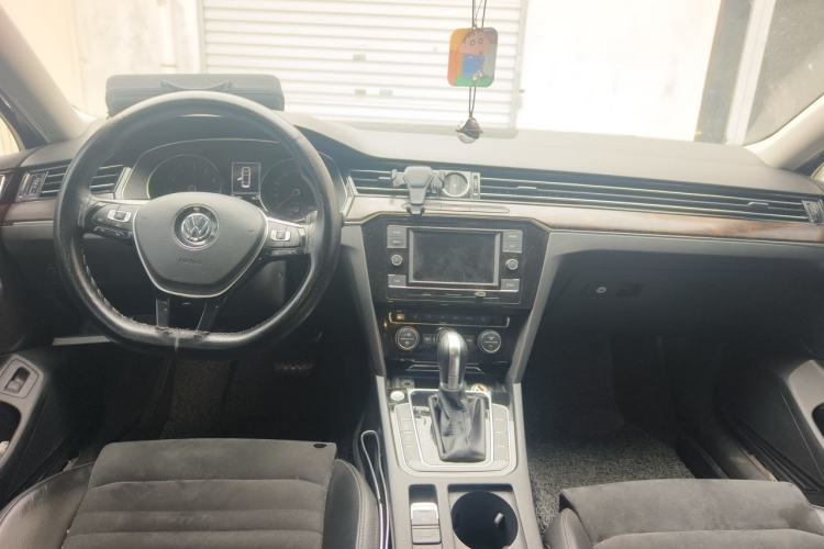 Used Volkswagen Magotan 2018 330TSI DSG Luxury Model Center Console